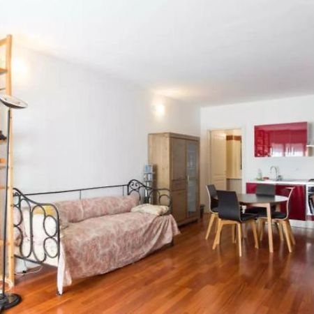 Vintage Apartment In Corvetto Area Mailand Exterior foto