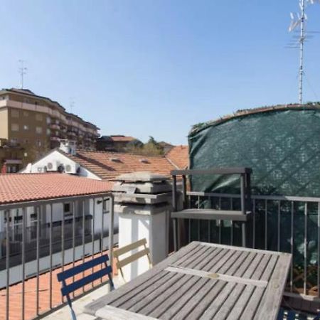 Vintage Apartment In Corvetto Area Mailand Exterior foto